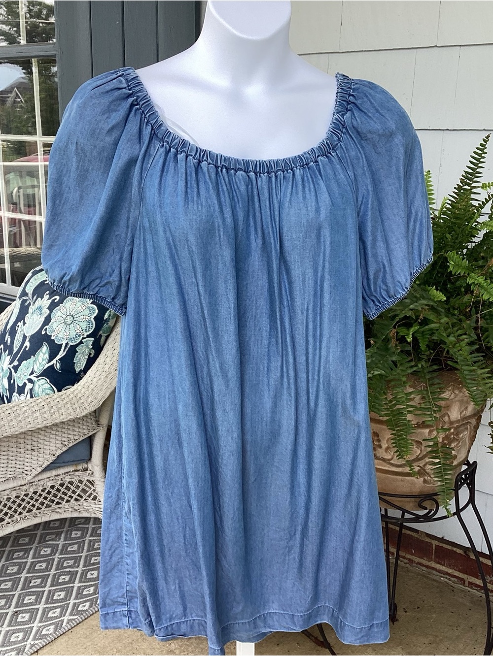 Beach Lunch Lounge Lyocell
Denim Like Dress Size Med. NWOT